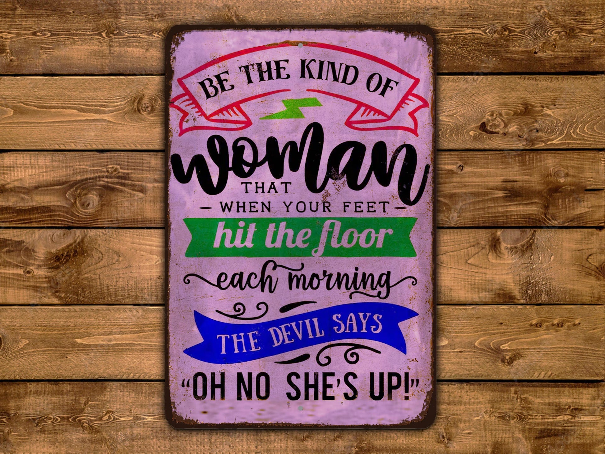 a sign that says be the kind of woman that your feet hit the floor each